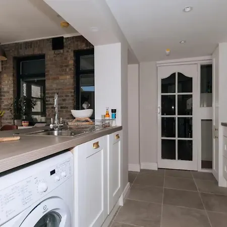 Inviting & Central 3bd House - Portobello