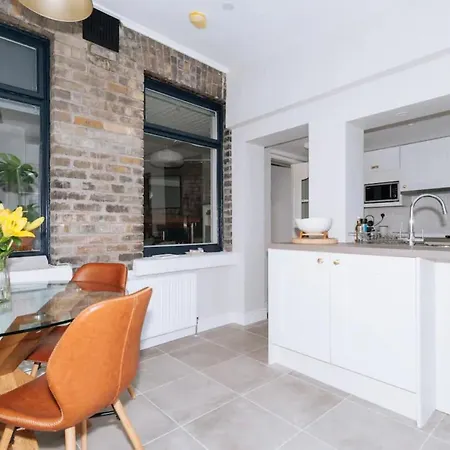 Nyaraló Inviting & Central 3bd House - Portobello *