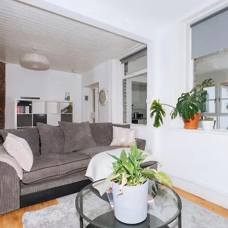 Nyaraló Inviting & Central 3bd House - Portobello *
