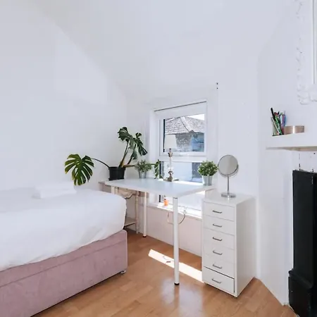 Inviting & Central 3bd House - Portobello