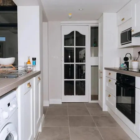 Inviting & Central 3bd House - Portobello